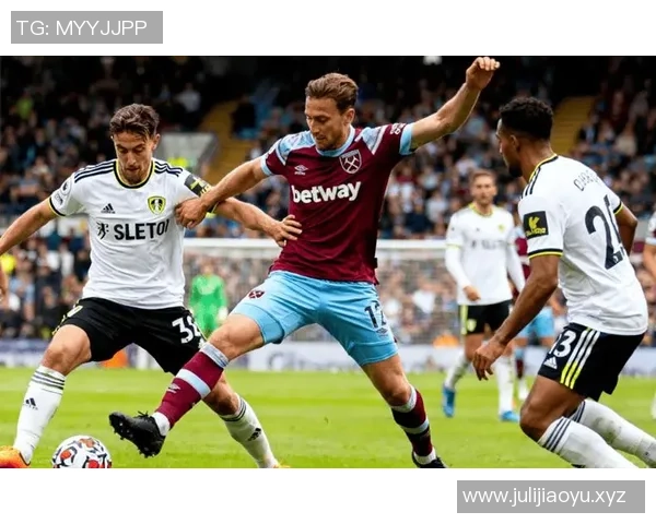 英超第12轮精彩回顾维拉逆转利兹联登顶前四罗杰斯双响与任意球绝杀